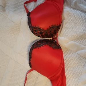 34C Bombshell Plunge